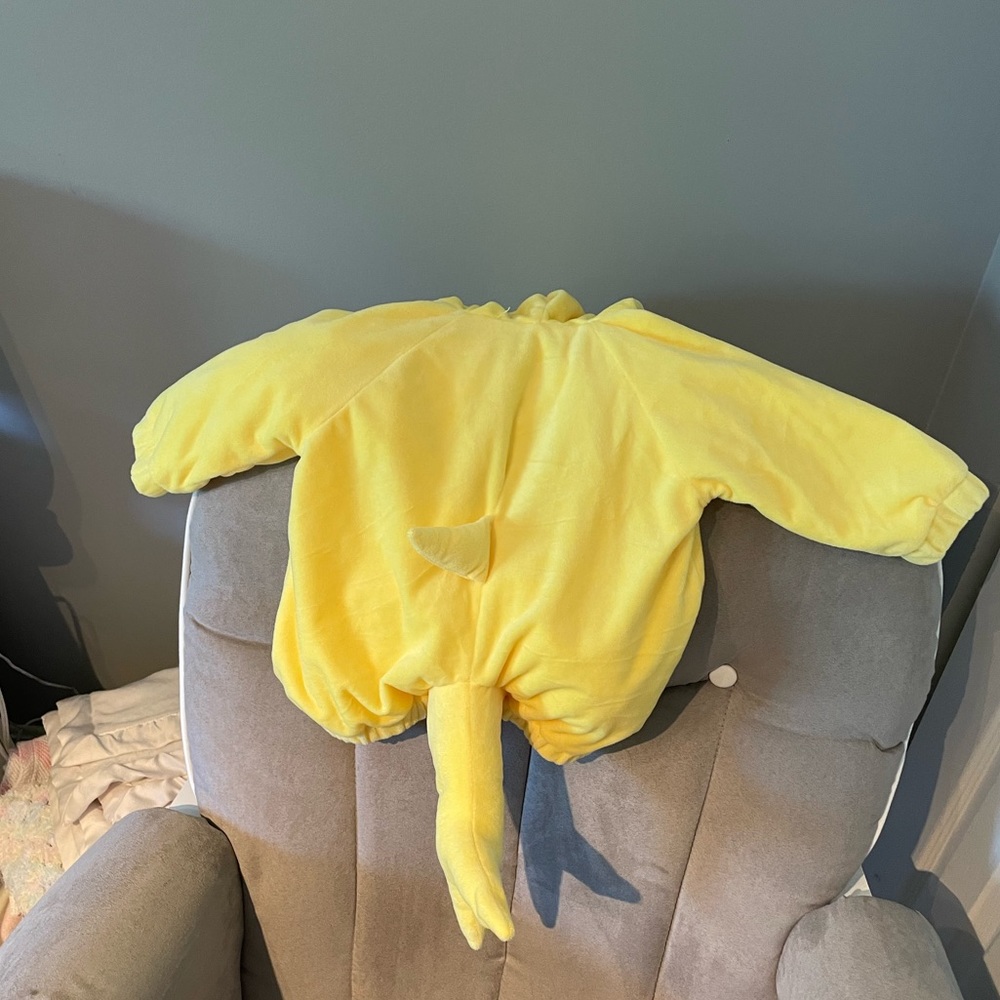 Baby Shark Costume: 6-12 months - Picture 3 of 3